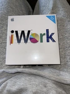 Apple iWork 09 Retail Version. 5 User Family Pack: Pages, Numbers, Keynote - Picture 1 of 4