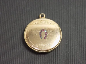Vintage Jugendstil Charm Damen Anhänger Vergoldet Granat Hufeisen Foto Amulett - Bild 1 von 6