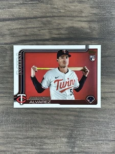 Actualización Topps 2025 Armando Álvarez Golden Mirror Variation SSP Twins RC - Imagen 1 de 2