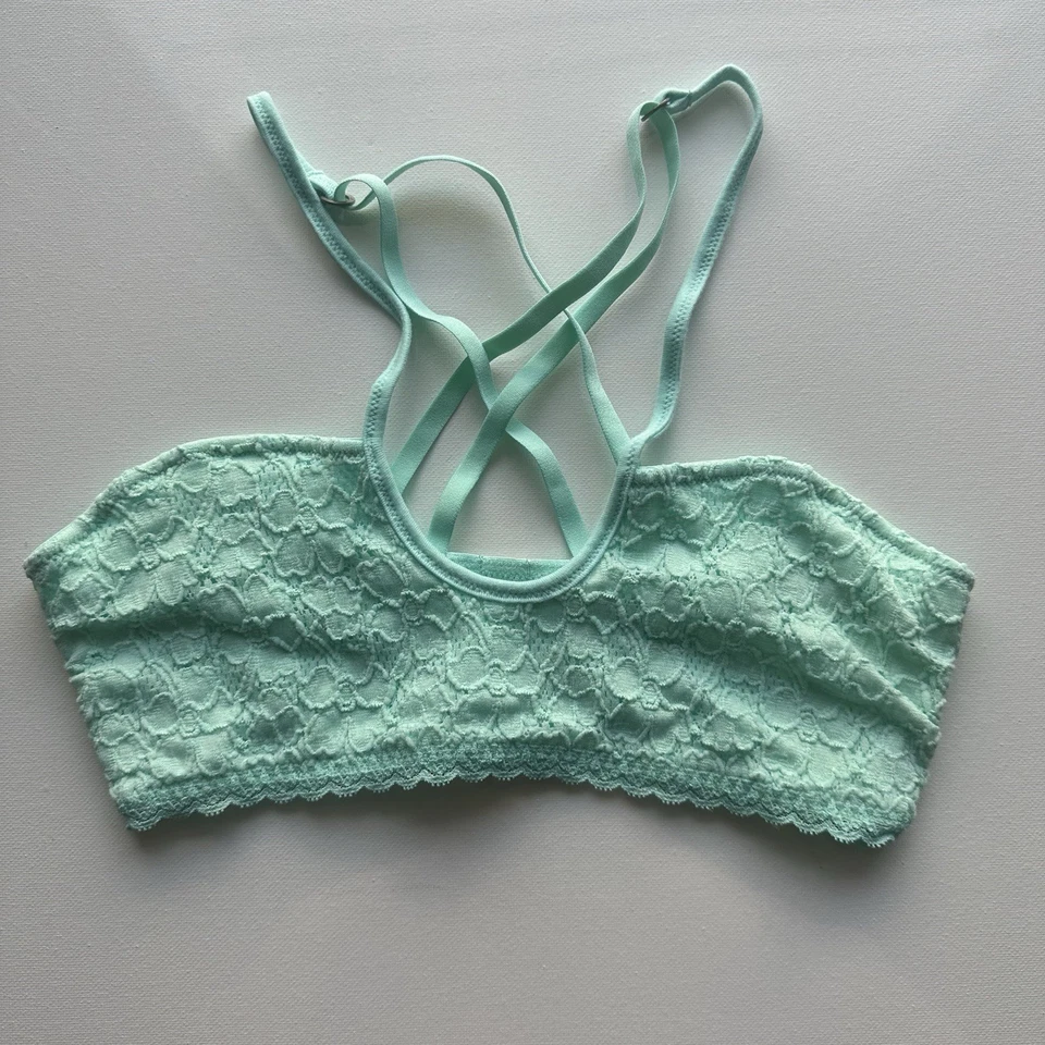 Bralette de encaje cruzado con tiras delanteras bajas Gilly Hicks nuevo sin etiquetas en verde menta Foto 1 de 4