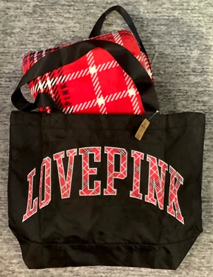 Victoria's Secret Cobertor Sherpa Xadrez Rosa Vermelho 50" X 60" + Bolsa Grande 21" Conjunto - Imagem 1 de 4