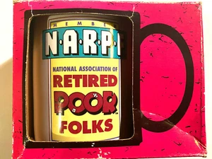 Taza de café relajada N.A.R.P.F Asociación Nacional de Jubilados Pobres Folk Divertida Taza - Imagen 1 de 5