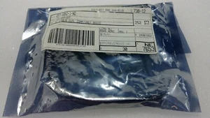 30Pcs ST Microelectronics IC CTRLR Dual Comp/Vref 8SOIC - Picture 1 of 2
