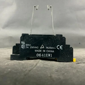 OMRON RELAY SOCKET 0641EW1 ($8 OBO) - Picture 1 of 3