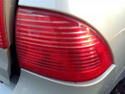 Conjunto de luz trasera derecha usado se adapta a: Saab 9-5 Sdn 2007 cuarto montado en panel plataforma Foto 1 de 4