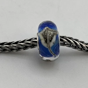 Authentische Trollbeads Stachelrochen auf blauem Ozeansockel klein #561 - Bild 1 von 6