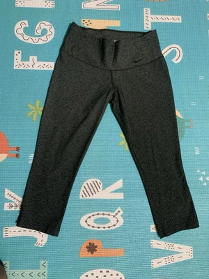 Nike Feminino POWER Ajuste Apertado LEGEND Training Capri Cinza Tamanho XS - Imagem 1 de 4