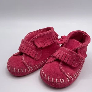 Minnetonka Moccasins Baby Girl Size 1 Suede Fringe Shoes Hot Pink Soft Sole Shoe - Picture 1 of 16