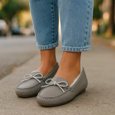 Zapatillas mocasines UGG Dakota para mujer talla 8 gris sello piel de oveja 1092131 Foto 1 de 4