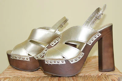 Salto plataforma BCBGeneration dourado tamanho 10 - Imagem 1 de 4