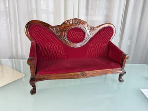 Puppensofa 30 x 44 x 17 cm. Top Zustand - Siehe Fotos - Bild 1 von 3