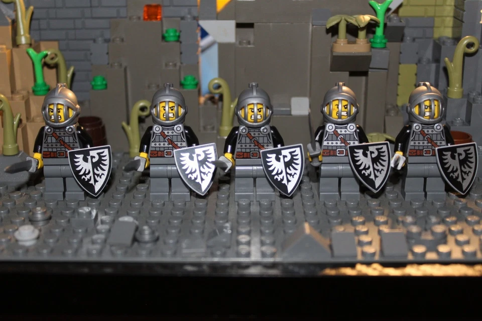 LEGO Minifiguras Caballeros Halcón Negro Batalla Pack De 5 Foto 1 de 2