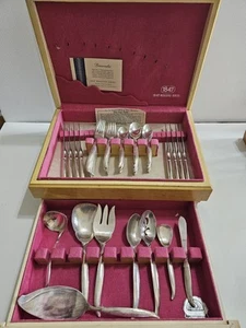 1847 Rogers Brothers IS Flair Silverplate Silverware Flatware 56 Piece Set W Box - Picture 1 of 17