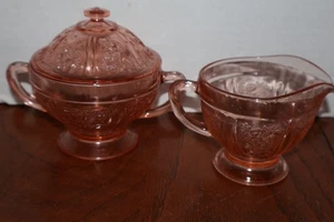 Federal Glass Sharon Cabbage Rose Pink Depression Creamer & Sugar with Lid - Picture 1 of 3