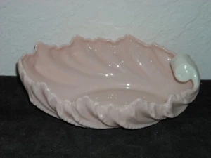 Lenox Acanthus Leaf Shell Dish Pink and White - Picture 1 of 2