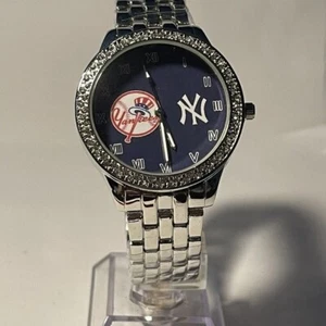 New York Yankees MLB Women's Luxury Watch NEW - Picture 1 of 8