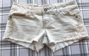Hot Kiss Girls faded Light Blue Embroidered Denim Shorts Size 1 (Waist 28) cici - Picture 1 of 8