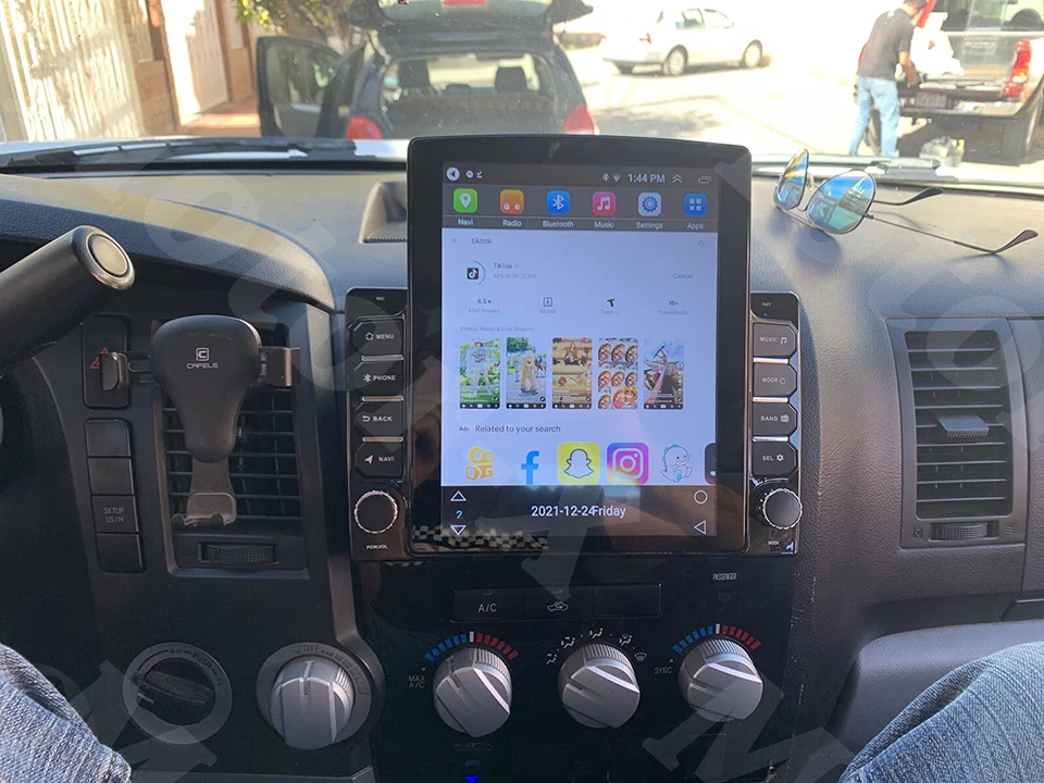 9.7" Android 13 Carplay Car Stereo Radio Gps Navi For Toyota Tundra 2007-2011 - Image 1 of 4