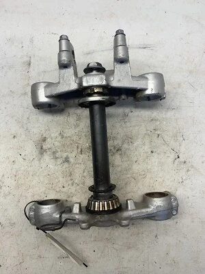 2004 Yamaha TTR 225 Abrazaderas triples Foto 1 de 4