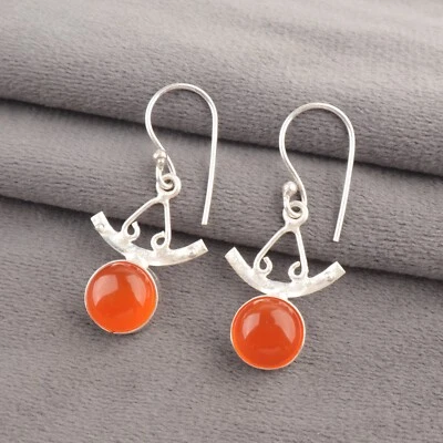 Pendientes colgantes mínimos delicados de cornalina de plata esterlina para hija Foto 1 de 4