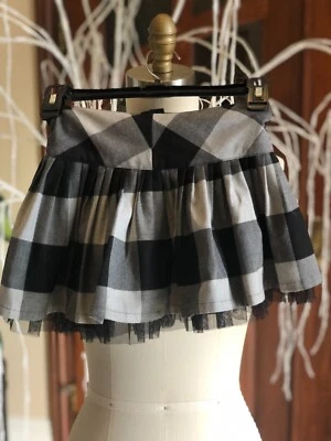 Mini saia puffy xadrez infantil Gap preto/branco, cintura ajustável para meninas tamanho 5 - Imagem 1 de 3