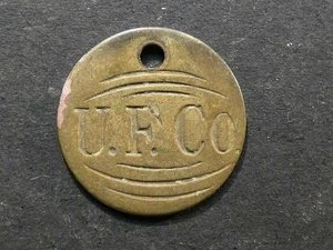w1275. Giamaica, Kingston, conteggio dei lavoratori portuali, United Fruit Co. - Foto 1 di 2
