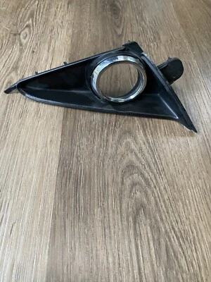 TAMPA DE FURO DE PARA-CHOQUE DIANTEIRO DIREITO ORIGINAL DO FABRICANTE LEXUS 2014-2023 GX460 R 52030-60040 - Imagem 1 de 2