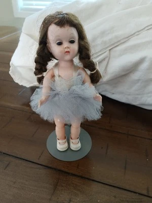 Vogue 复古金妮娃娃 8 英寸弯膝复古 — 第 1/4 张图片