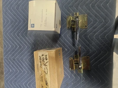 Maçanetas internas de porta Chevy GMC NOS 1981-87 - Imagem 1 de 4