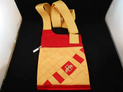 IOWA STATE CYCLONES PURSE / HANDBAG/ MESSENGER BAG NEW NCAA MADE BY TESSUTA NEAT Cover
