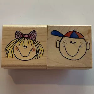 Mädchen und Junge Holz und Gummi Stempelset, Dawn McLaughlin, 2er Set - Bild 1 von 3