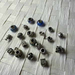 Lotto 20 Charms Chamilia Argento Sterling Perline Diversi Disegni Più LETTI - Foto 1 di 5