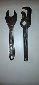 LOT DE 2 CLES AUTO AJUSTABLES ESTAMPILLEES - Bild 1 von 3