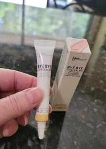 It Cosmetics Bye Bye Anti-Aging Waterproof Full Coverage Concealer LIGHT .17oz - Picture 1 of 2