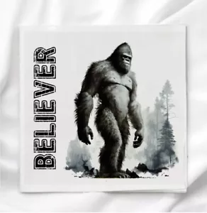 Bigfoot Believer Pannello in Tessuto per Trapuntatura Cucito Artigianato Blocco Trapunta BF74965 - Foto 1 di 2