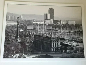 POSTKARTE VON BARCELONA MEERESBILD IST SCHWARZ-WEISS MIT LUFTBILD - Bild 1 von 2