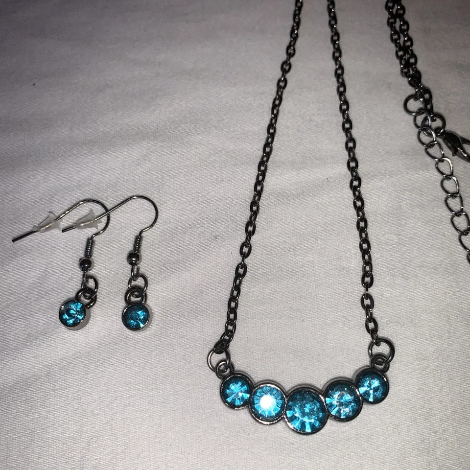 Nuevo conjunto de collar y pendientes de diamantes de imitación azul turquesa Foto 1 de 4