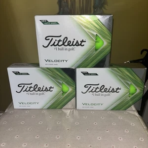 NEUE Titleist Velocity matt grüne Golfbälle - 3er Pack - Bild 1 von 2