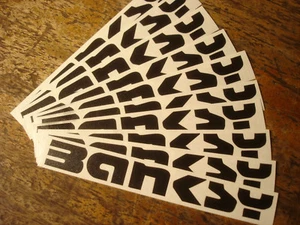 2x Banksy etiqueta/logotipo vinilo pegatina - Banksy Art Pop Culture Graffiti Reino Unido - Imagen 1 de 1