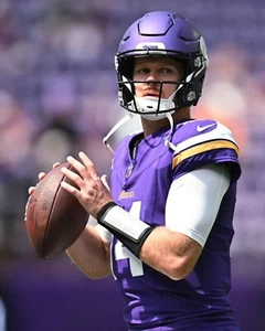 Foto de fútbol americano de la NFL Sam Darnold buscando un pase de Minnesota Vikings 8x10 - Imagen 1 de 1