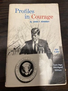 Profiles in Courage John F Kennedy 1964 Fourth Printing Scholastic Vintage - Foto 1 di 9