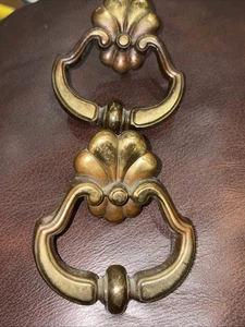 Lote De Colección De 2 Tiradores Cajonera Adornamentados MidCentury - Imagen 1 de 9