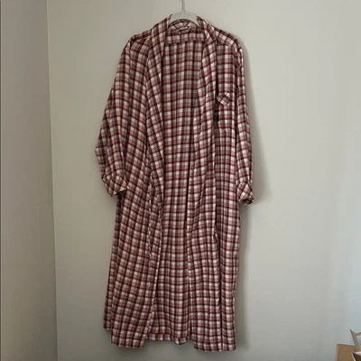 Bata de baño a cuadros roja y blanca Calvin Klein Foto 1 de 4