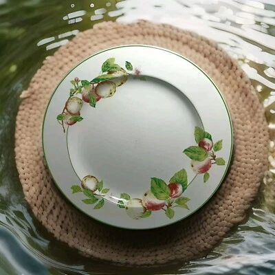 "Platos de comedor diarios Martha Stewart 11"" PATRÓN MANZANA" Foto 1 de 4