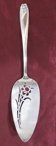 1847 Rogers Bros IS Silverplate "Daffodil" Pie Cake Server Pierced Blade uu - Picture 1 of 3