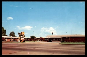 Postcard Weatherford, OK - Southwestern Motel Sign & Exterior UNP - Picture 1 of 2