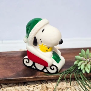 🎅 Vintage 1972 Peanuts Snoopy & Woodstock Christmas Squeaky Toy Sled 5 - Picture 1 of 5