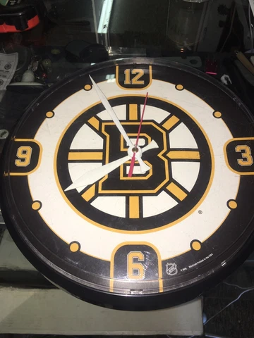 BOSTON BRUINS 12" ROUND WALL CLOCK WINCRAFT USA USED Cover