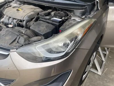 Conjunto de farol esquerdo usado serve: 2016 Hyundai Elantra Cpe refletor construído nos EUA L - Imagem 1 de 4