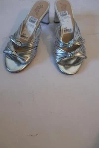 NWT Womens Jewel Badgley Mischka "Cheryl" Silver Leather Heeled Sandal Sz 9 * - Picture 1 of 6